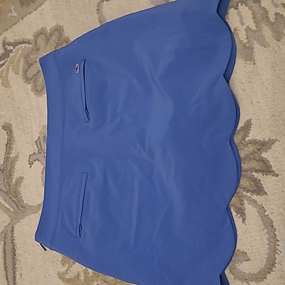Size 8 Vineyard vines golf skort - Picture 2 of 4
